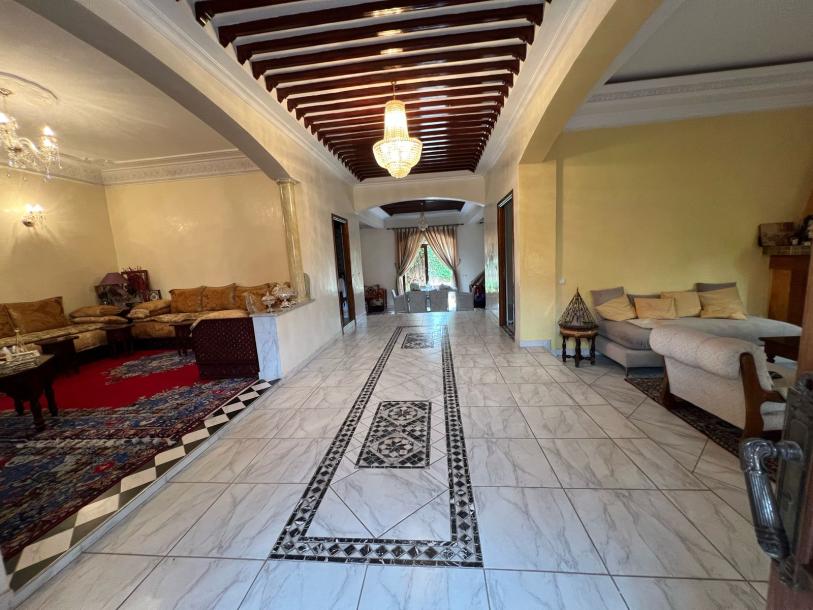 Elegant Villa with Pool, Garden, Hammam, and Spacious Living Areas for Sale-8