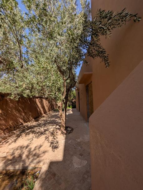 Modern Villa for Sale on the Fez Road – Marrakech-2